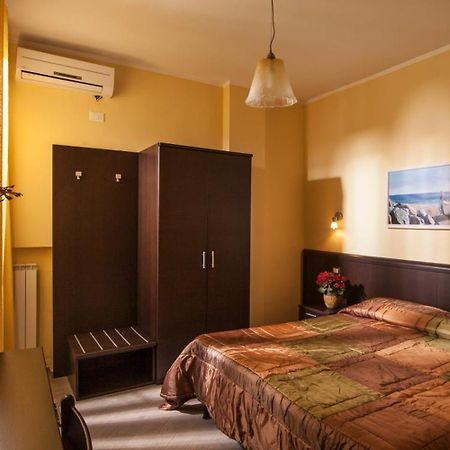 Hotel Il Cavaliere Nero Тирения Екстериор снимка