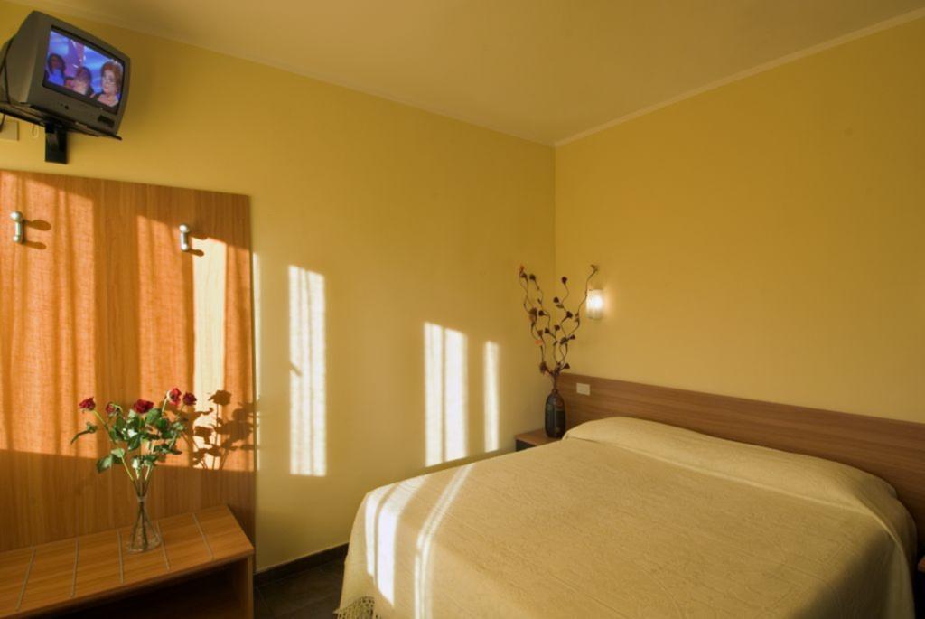Hotel Il Cavaliere Nero Тирения Стая снимка
