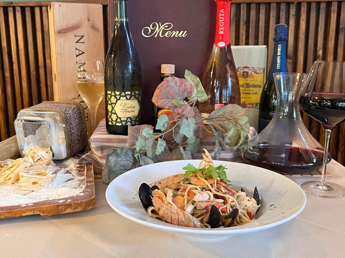 Hotel Il Cavaliere Nero Тирения Екстериор снимка