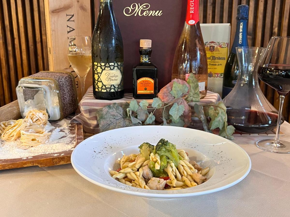 Hotel Il Cavaliere Nero Тирения Екстериор снимка